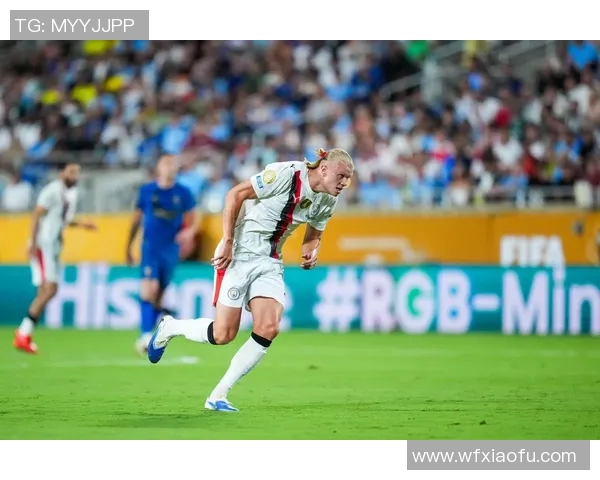 足球场上的闪电之星:揭秘跑动最快的足球明星及其传奇瞬间 足球场上的闪电之星:揭秘跑动最快的足球明星及其传奇瞬间