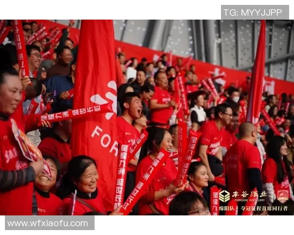 足球明星欢聚一堂举杯庆祝精彩瞬间尽在视频中尽情享受胜利的喜悦与激情